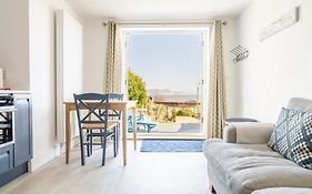 Stunning Little House, 2 Mins From Lyme Regis Beach With A Sea View To Die For. Sleeps 2, Free Parking, Small Dog Welcome.